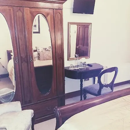 Lios 4* Woodford (Kerry)